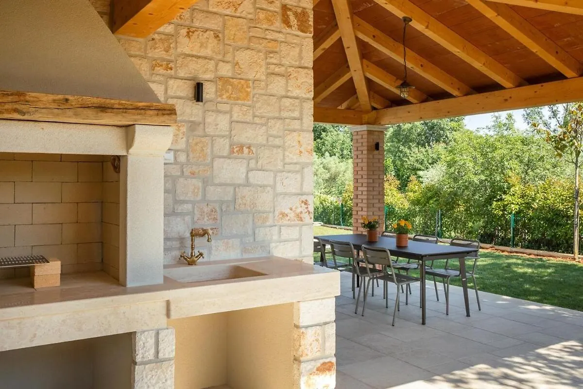 Villa Petra - Fully Equipped For Relaxing Holiday Tar-Vabriga