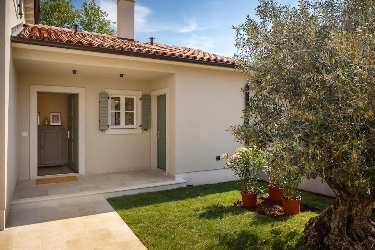 Villa Petra - Fully Equipped For Relaxing Holiday Tar-Vabriga