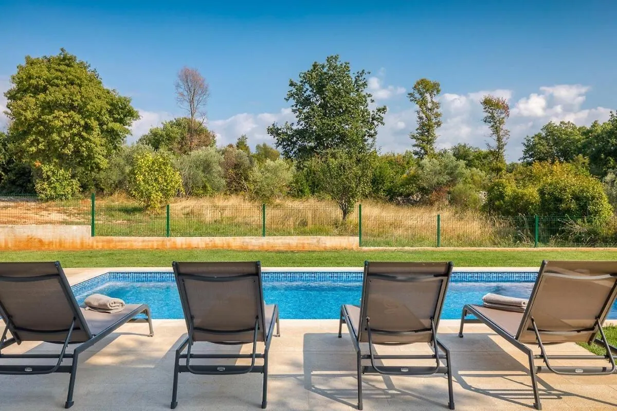 Villa Petra - Fully Equipped For Relaxing Holiday Tar-Vabriga