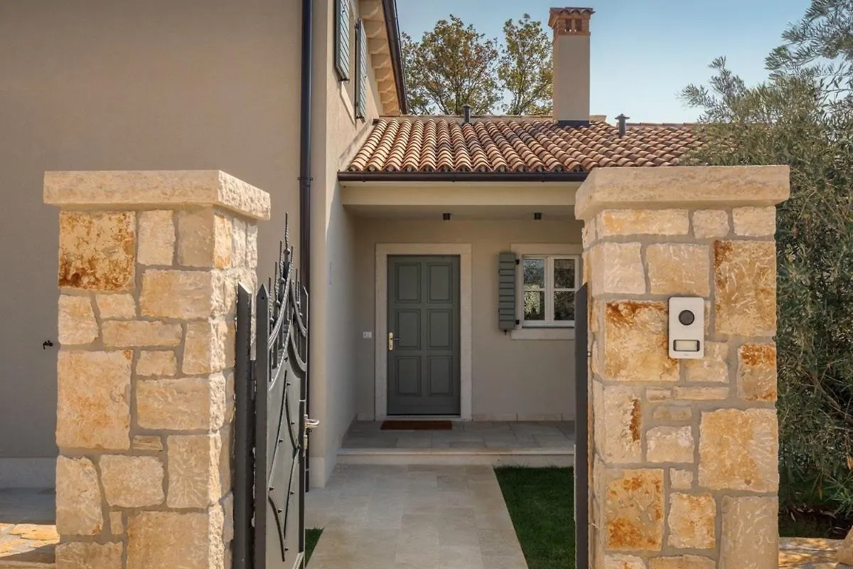 Villa Petra - Fully Equipped For Relaxing Holiday Tar-Vabriga